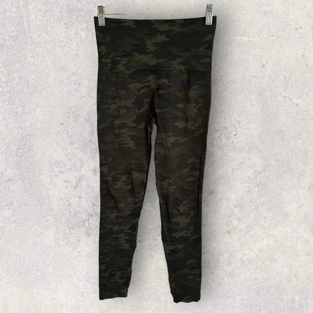 Spanx Womens size small Green Camo Print Seamless Leggings Camouflage Stretchy S